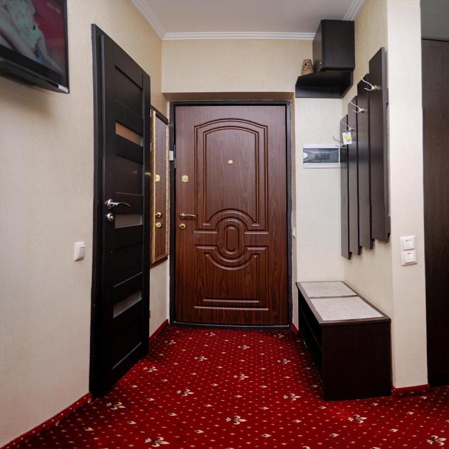 Apartments On Zaliznychna 49 Ivano-Frankivsk Exteriör bild